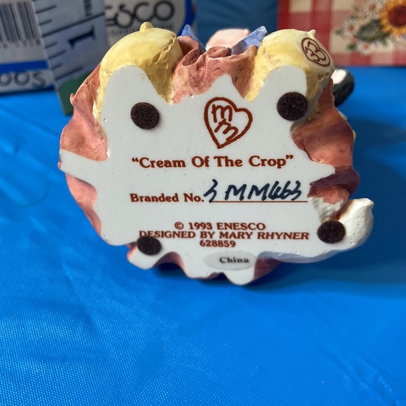 Authentic Mary Moo Moos, Cream of the crop - Picture 3 of 7